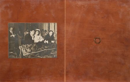 Luciano Fabro "Vera" (1960)
anello in oro 18 carati in custodia in cuoio con fot