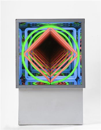 Paolo Scirpa "Cubo ludoscopio n. 118" 1985
installazione luminosa
cubo cm 31x31x