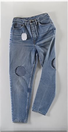 Joseph Beuys "La jambe d'Orwell" 1984
jeans e targhetta di cartone
cm 109x45 cir