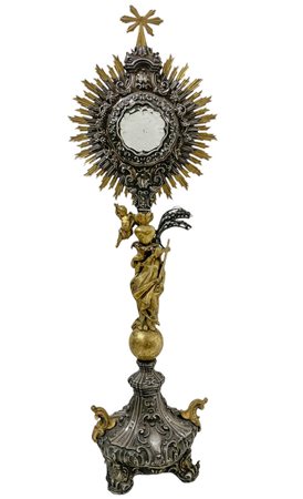Ostensorio in  argento e argento vermeil, altezza cm 70, kg 2.352
Opera di elegante e raffinata fattura barocca in argen