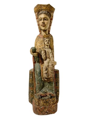 Statua lignea raffigurante Madonna in trono con bambino. H cm 58. Base cm 18