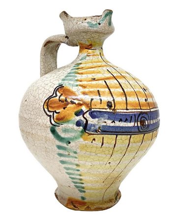 Versatoio con manico, fine XIX secolo.  Nei toni del verde, giallo e blu. H cm 20. Piccola sbeccatura all’imbocco.