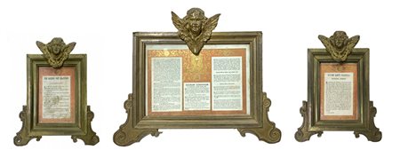 Trittico di cartagloriae in legno ricoperto da ottone con zefiri alati alla sommità, XX secolo. H cm 33x36; Le due picco