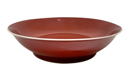 Piatto in porcellana monocroma “Sang de beouf ”, recante marchio a sei caratteri , Cina, Xianfeng( 1831-1861). Diametro 