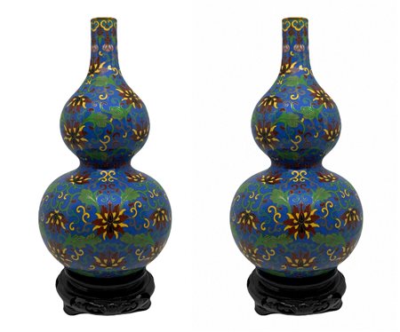 Coppia di vasi cinesi con base. H cm 23.  -