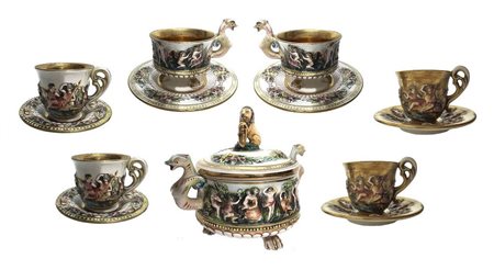 Servizio da tè e caffè in porcellana, marchio Capodimonte 2226. Composto da zuccheriera (H cm14x15), 2 tazze da tè (H cm