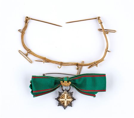 Italia, Repubblica, miniatura e catenina in oro
