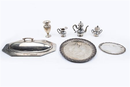 LOTTO DI SETTE OGGETTI IN ARGENTO