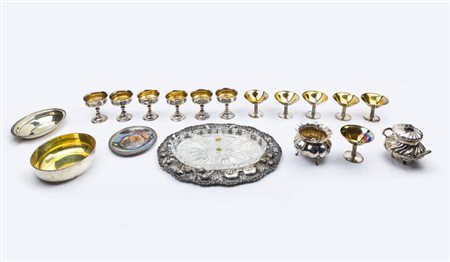 LOTTO DI DICIOTTO OGGETTI IN ARGENTO