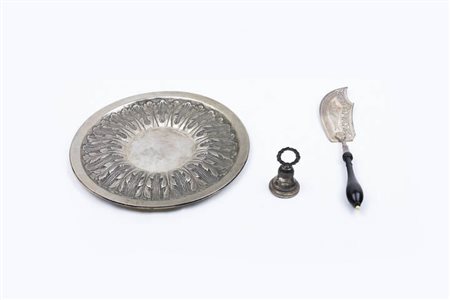 LOTTO DI TRE OGGETTI IN  ARGENTO