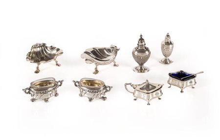 LOTTO DI OTTO OGGETTI IN ARGENTO