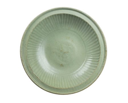 PIATTO IN CERAMICA DI LONGQUAN CON INVETRIATURA CÉLADON<br>Cina, dinastia Ming