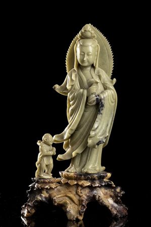 GUANYIN IN PIETRA SAPONARIA<br>Cina, XX secolo