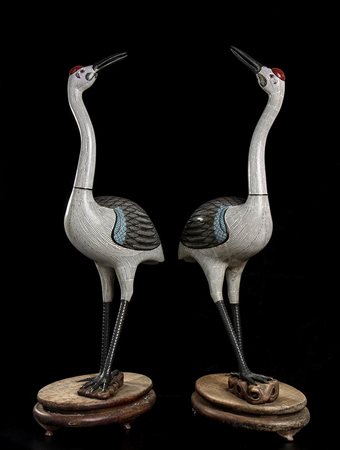 COPPIA DI GRU IN METALLO SMALTATO A CLOISONNÉ<br>Cina, inizio del XX secolo