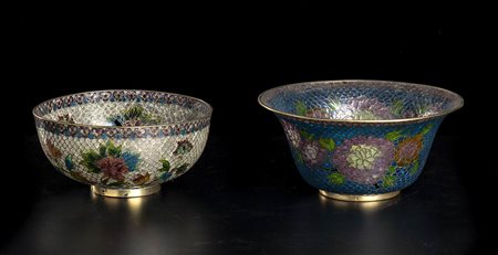 DUE CIOTOLE IN VETRO CLOISONNÉ<br>Cina, XX secolo