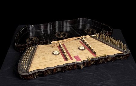 STRUMENTO MUSICALE<br>Cina, Canton, dinastia Qing, metà del XIX secolo