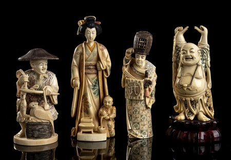 QUATTRO SCULTURE IN AVORIO<br>Cina, inizio del XX secolo