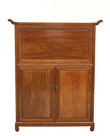 MOBILE IN LEGNO<br>Cina, XX secolo<br>