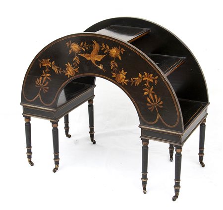 MOBILE IN LEGNO LACCATO CON DECORO CINESERIA<br>Europa, inizio del XX secolo<br><br>