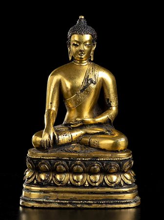 BUDDHA IN BRONZO DORATO<br>Mongolia, stile della Scuola Zanabazar<br><br><br>