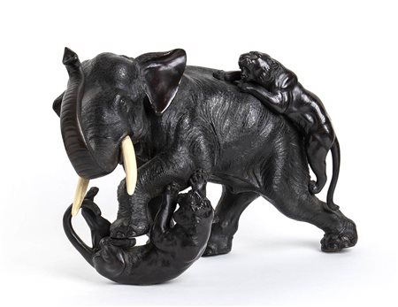 GRUPPO SCULTOREO IN BRONZO CON ELEFANTE E TIGRI<br>Giappone, periodo Meiji<br><br>