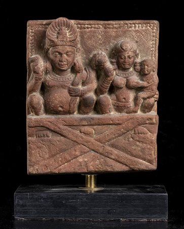 RILIEVO IN PIETRA CON FIGURE<br>India, Mathura, stile del periodo Kushan