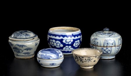 CINQUE CONTENITORI IN PORCELLANA<br>Cina e Sud-est asiatico