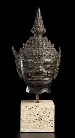 TESTA DI DEMONE YAKSHA IN BRONZO<br>Thailandia, XIX secolo