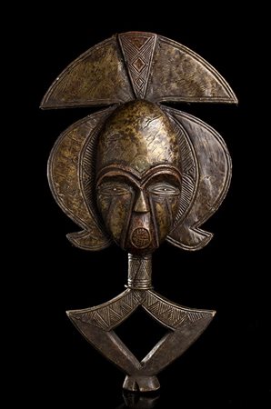 FIGURA DI RELIQUIARIO IN LEGNO, OTTONE E RAME, MBULU NGULU<br>Gabon, Kota