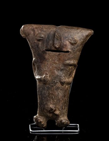 FIGURA ANTROPOMORFA IN CERAMICA DIPINTA<br>Perù, cultura Vicus