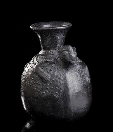 CONTENITORE ZOOMORFO IN CERAMICA NERA<br>Perù, cultura Chimu