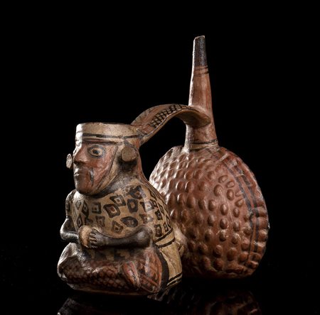 DOPPIO CONTENITORE ANTROPOMORFO IN CERAMICA DIPINTA<br>Perù, cultura Chimu