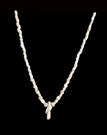 CINQUE COLLANE IN MATERIALI DIVERSI