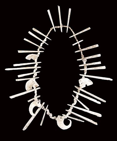 SETTE COLLANE IN MATERIALI DIVERSI