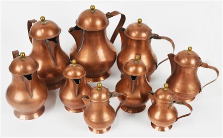 LOTTO DI CAFFETTIERE IN RAME composto da 9 pezzi da cm 11,5 a cm 20 Italia,...