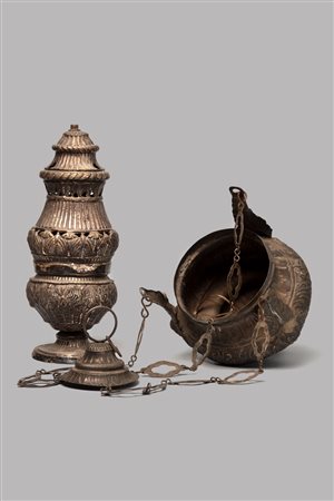 Un turibolo e un aspersorio in argento, fine secolo XVIII - inizi secolo XIX