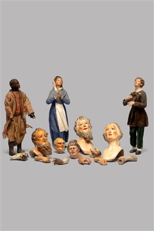 Lotto di tre sculture da presepe in terracotta e cartapesta, cinque teste, quattro mani, una gamba e una testa di bue