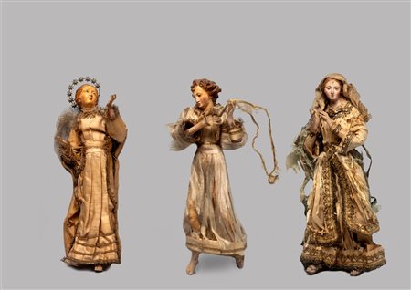 Lotto di tre sculture da presepe in terracotta e legno, Napoli secolo XIX: Madonna, Angelo e Santa