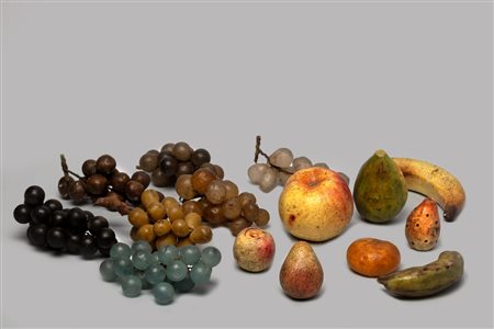 Lotto di 15 frutti in cera e materiali vari, Napoli secolo XIX