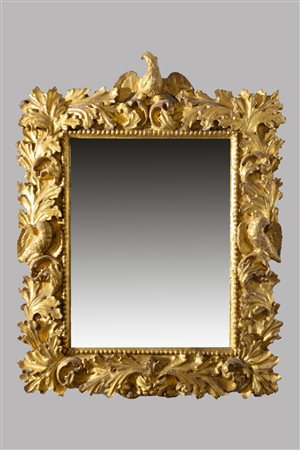 Specchiera riccamente intagliata e dorata con fogliami e volatili, secoli XVII-XVIII