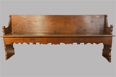 Panca in noce con grembiule a motivi a ricciolo, secolo XVII