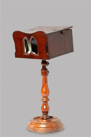 Stereoscopio in legno con base tornita, secolo XIX