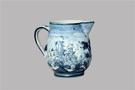 Antica brocca in ceramica bianca e blu, manifattura Savona