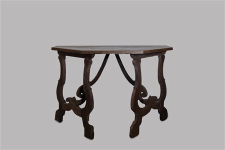 Console in noce con gambe a lira, secolo XVII