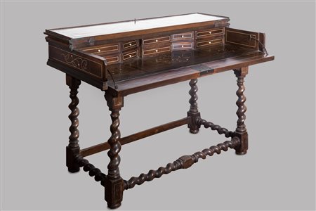 Scrivania San Filippo, con gambe e traverse a tortiglione, fine secolo XVII - inizi secolo XVIII