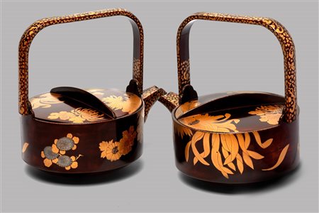 Coppia di teiere da sakè in lacca e oro, Giappone secolo XX