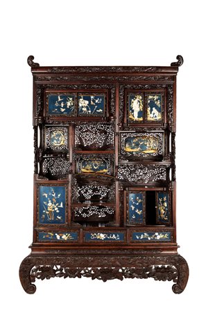 Mobile Shibayama decorato con pannelli in lacca blu con intarsi in avorio e madreperla, Giappone periodo Meiji