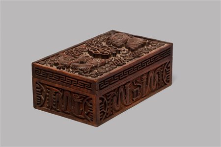 Scatola orientale in legno intagliato, secolo XIX 