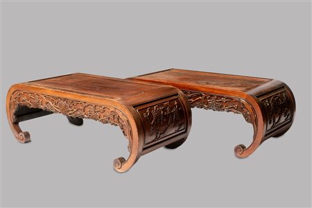 Coppia di tavolini in legno intagliati, Cina secoli XIX - XX