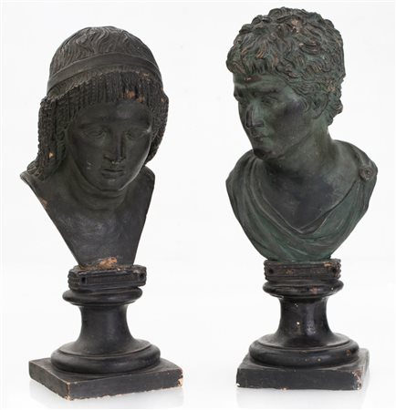 Due bustini in terracotta patinata ad imitazione del bronzo, XIX secolo...